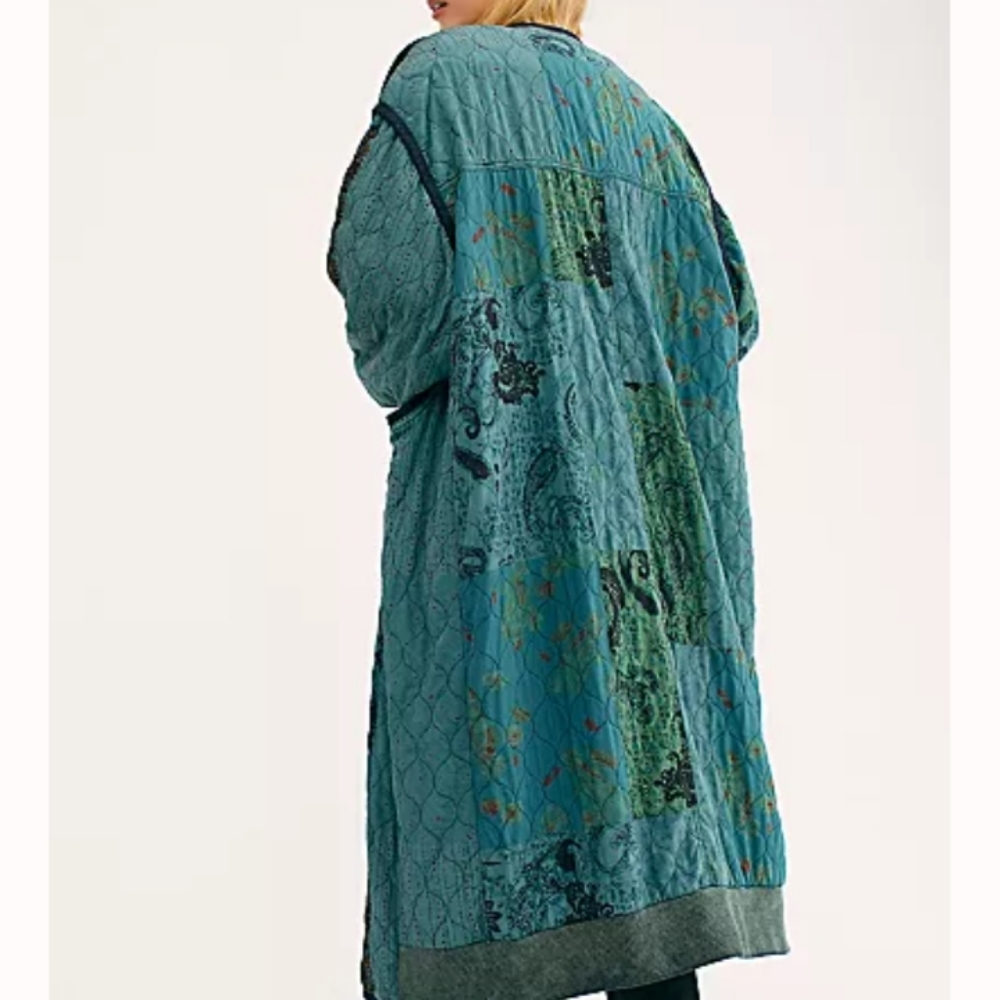 ISO!!!! LOOKING FOR THIS COAT! - Picture 2 of 2